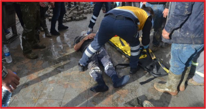 ÇUKURA DÜŞEN İKİ İŞÇİ YARALANDI
