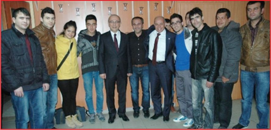 İŞİTME ENGELLİ SPORCULARDAN BAKAN ELVAN\&#039;A FORMA