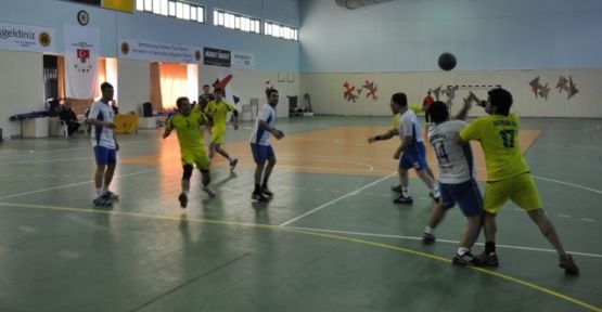 SÜ\&#039;LÜ HENTBOLCULAR 1. LİG\&#039;DE