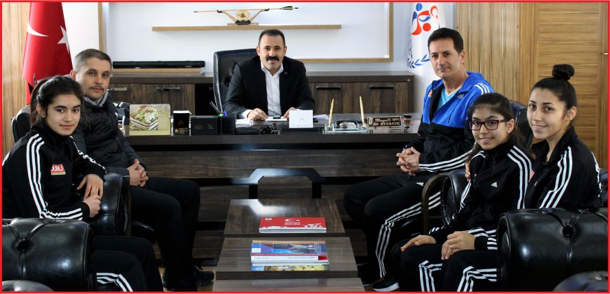 ŞAMPİYON SPORCULARDAN KISACIK’A ZİYARET