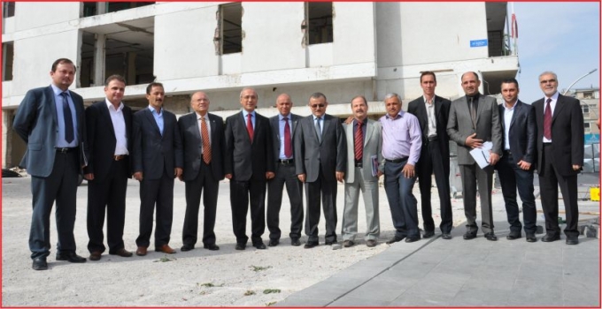 ESKİ BİNALAR YIKILIYOR