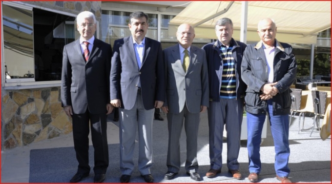 VALİ VE BELEDİYE BAŞKANLARI KAHVALTIDA BULUŞTU