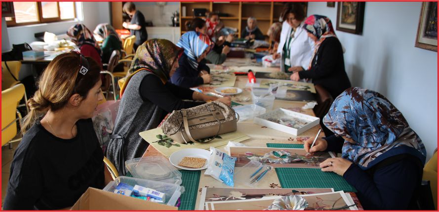 HANIMLAR KURSLARA YOĞUN İLGİ GÖSTERİYOR