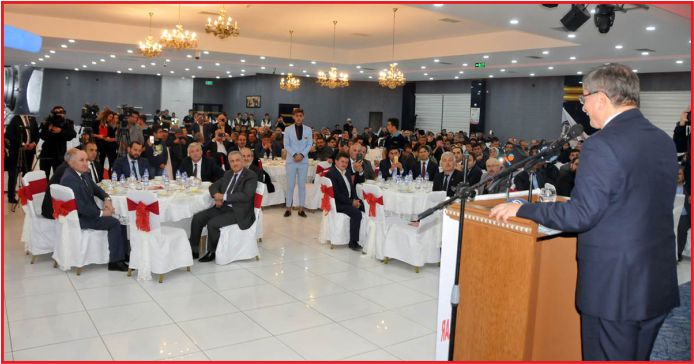 DAVUTOĞLU GALA GECESİNE KATILDI