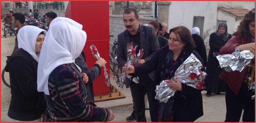 ALAGÖZ’DEN EMEKÇİ KADINLARIN GÜNÜNDE KARANFİLLİ KUTLAMA