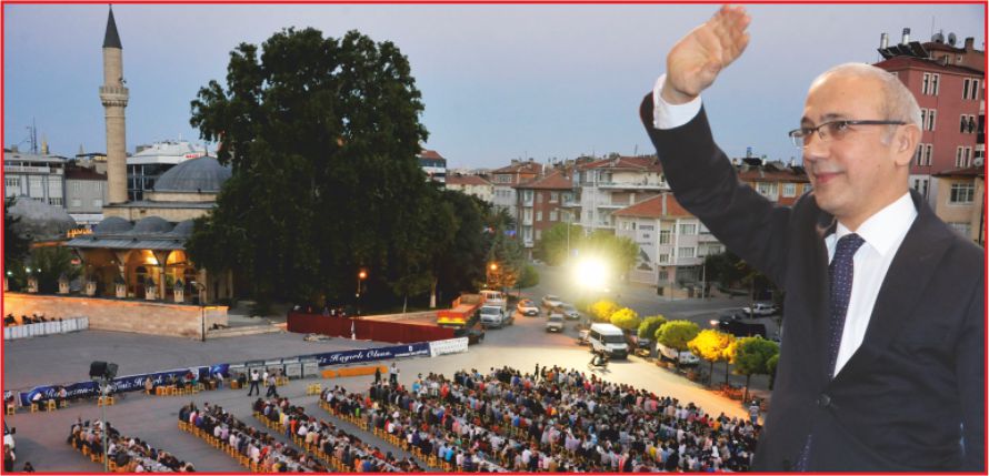 BELEDİYEDEN DEV İFTAR SOFRASI