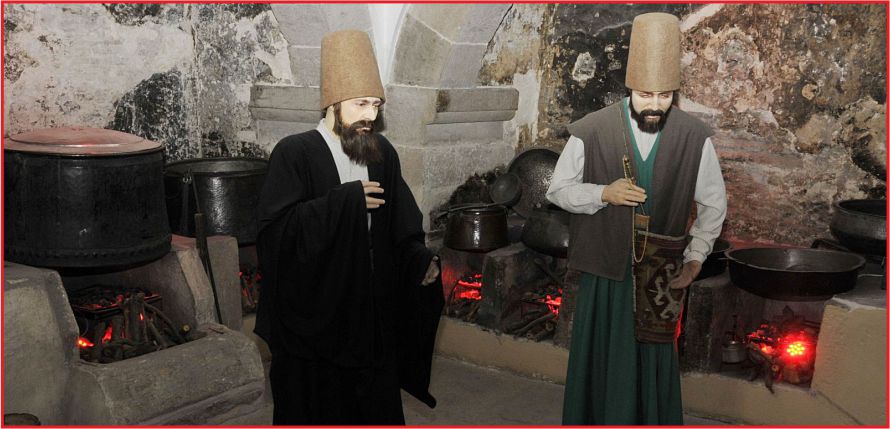 KENDİNİ ATEŞE ATTI