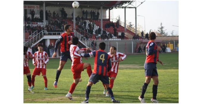 KALECİ MUSTAFA\&#039;YA ÜÇ MAÇ CEZA