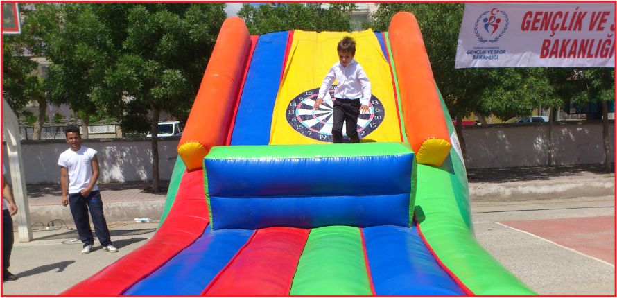 ŞİŞME OYUN GÖSTERİLERİNE BÜYÜK İLGİ