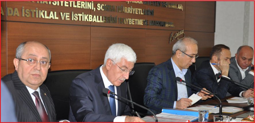 YARIŞMACI BİR KARAMAN!