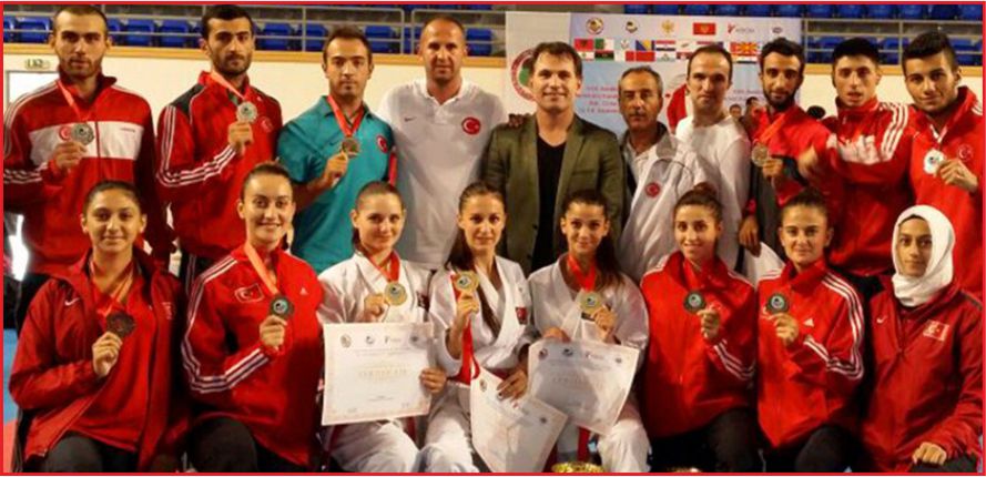 KARATECİLERDEN MADALYA YAĞMURU !