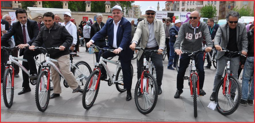 ÇOCUKLAR BİSİKLETLE SEVİNDİLER