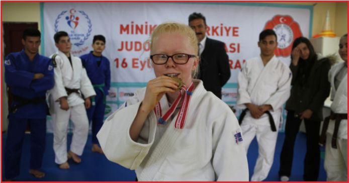 “ENGELLERİ, ÇALIŞARAK AŞABİLECEĞİMİ GÖRDÜM”