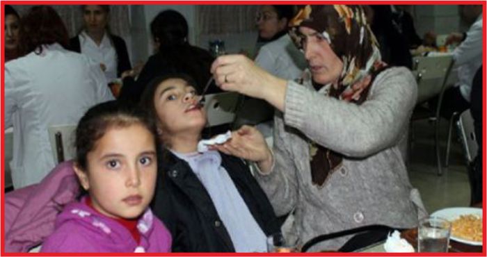 ENGELLİ ANNESİNE ERKEN EMEKLİLİK HAKKI