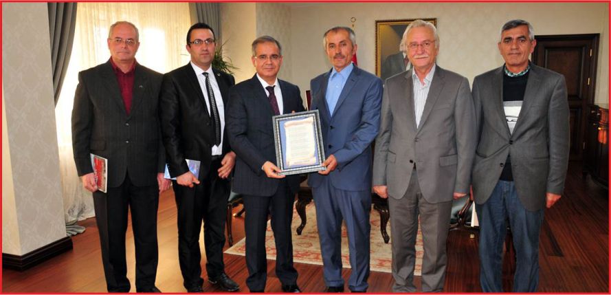 ŞAİR VE YAZARLARDAN VALİ TAPSIZ’A ZİYARET