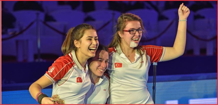 BİR ALTIN BİR GÜMÜŞ MADALYA