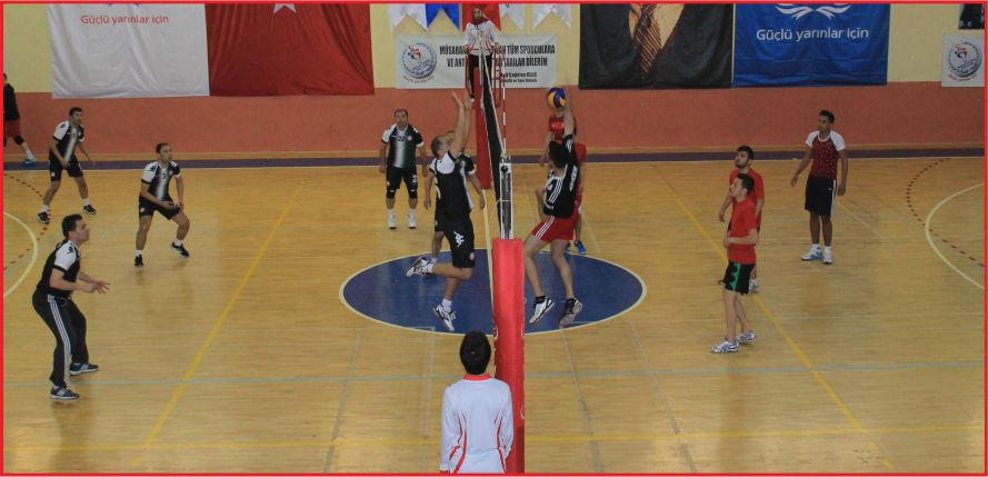 KARAMAN’DA "VOLEYBOL İÇİN BİR GÜN DAHA" ETKİNLİĞİNE REKOR KATILIM