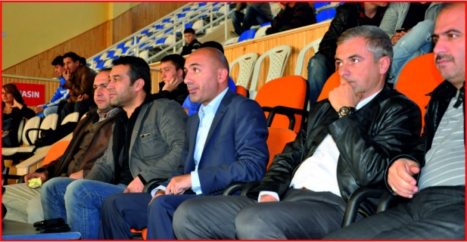 70 KARAMAN VOLEYBOLCULARI GÖZ DOLDURDU!