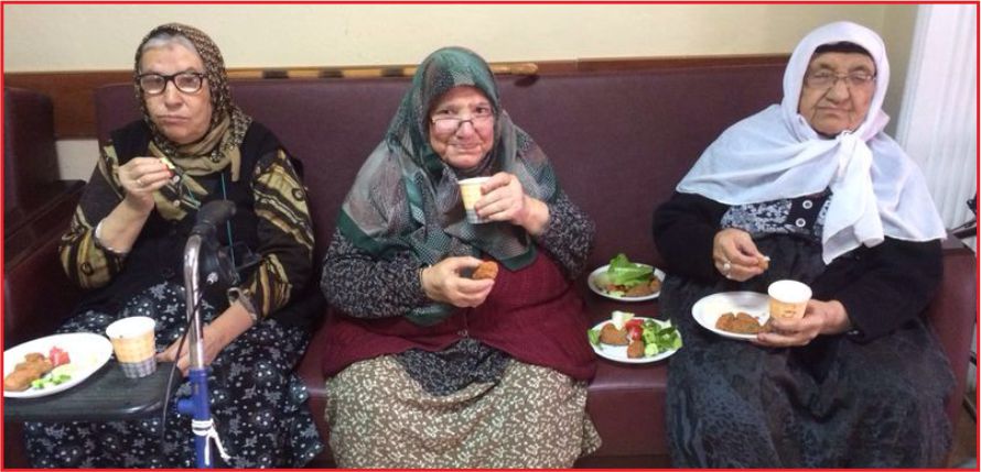 HUZUREVİNDE BATIRIK ZİYAFETİ