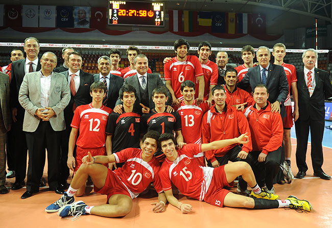 BAKAN KILIÇ’DAN MİLLİLERE DESTEK!