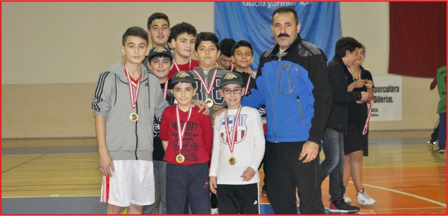 ALTIN BİLEKLER SAHAYA İNDİ