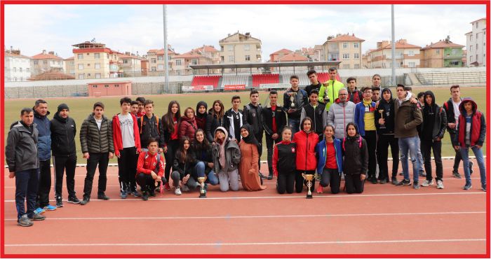 GENÇLER PUANLI ATLETİZM YARIŞLARI SONA ERDİ