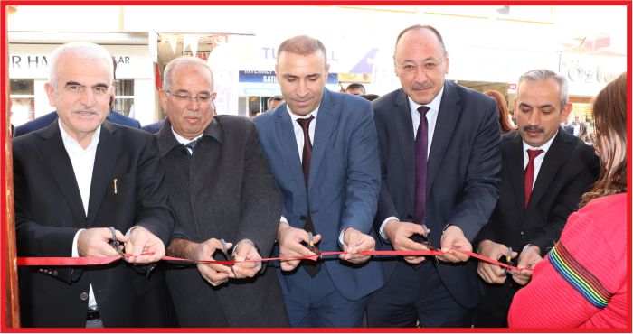 GERİ DÖNÜŞÜM MALZEMELERİ SANATA DÖNÜŞTÜ