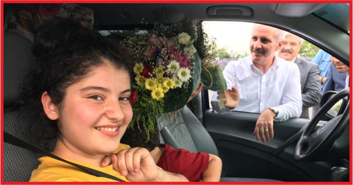 GURBETÇİ VATANDAŞLARIMIZ ÇİÇEKLE KARŞILANDI