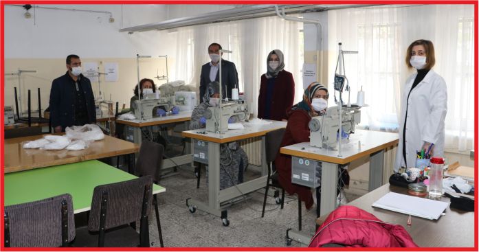 HALK EĞİTİM MERKEZİ MÜDÜRLÜĞÜ MASKE DİKİMİNE BAŞLADI