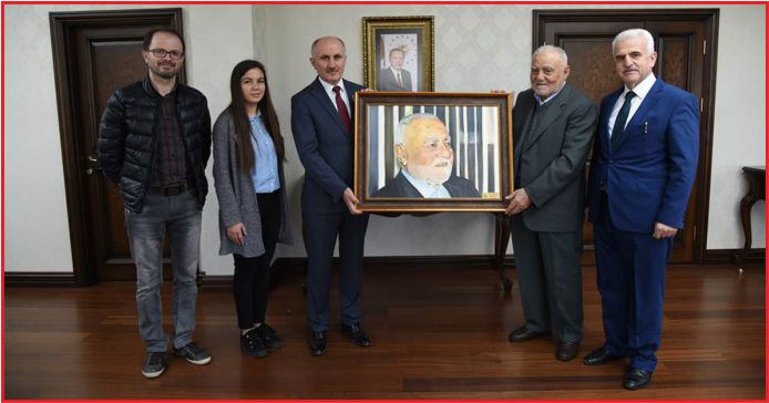 HAYIRSEVER İŞ ADAMINA TABLO HEDİYE EDİLDİ