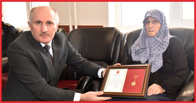 HAYIRSEVER VATANDAŞIMIZA ALTIN MADALYA