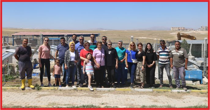 HAYVANSEVERLERDEN BARINAĞA ZİYARET