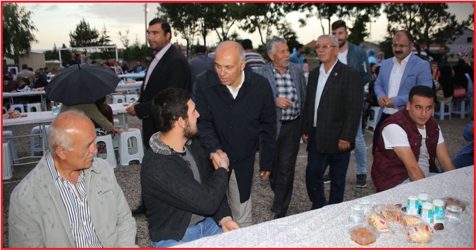 İFTAR SOFRASINA YAĞMURA RAĞMEN BÜYÜK İLGİ