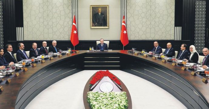 İKİ BAŞKAN YARDIMCISI 20 BAKAN