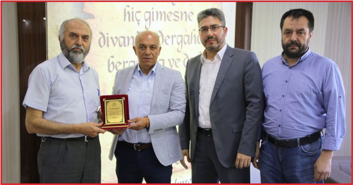 İMAM HATİP LİSESİ’NDEN BAŞKAN ÇALIŞKAN’A TEŞEKKÜR PLAKETİ
