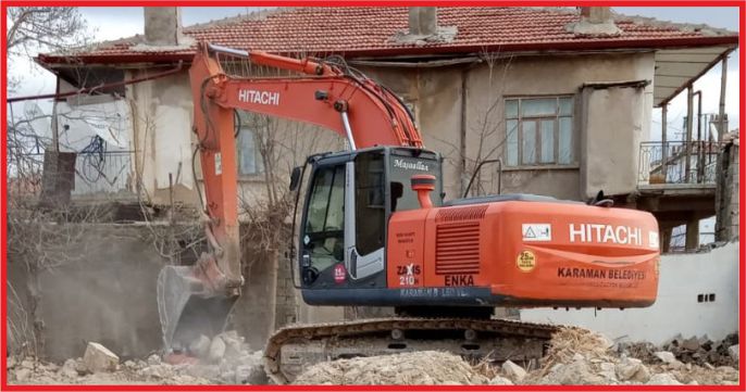 KARAMAN METRUK BİNALARDAN KURTARILIYOR