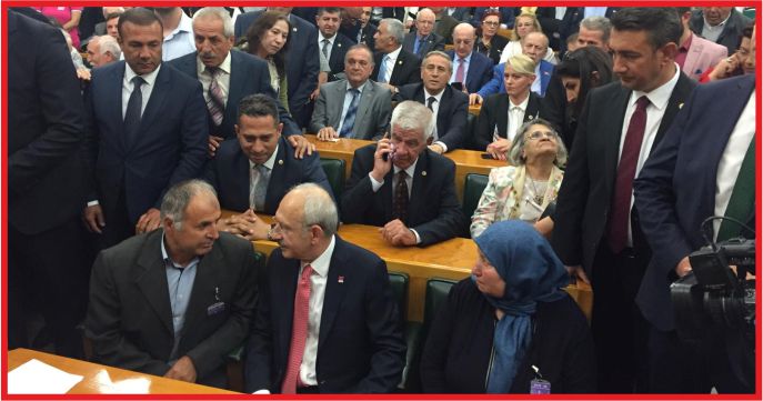 KARAMANLI ŞEHİT AİLESİ KILIÇDAROĞLU’NU ZİYARET ETTİ