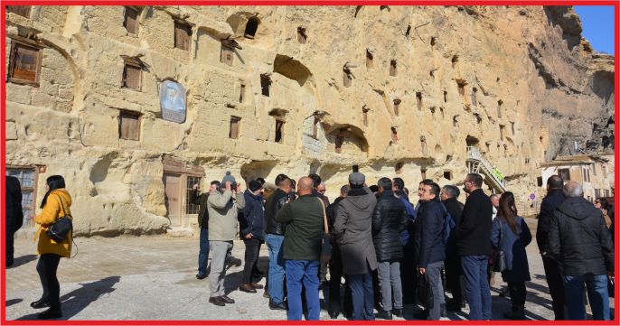 KIRGIZİSTAN İŞ HEYETİ'NE TARİHİ YERLERİ GEZDİRİLDİ