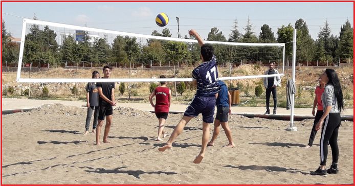 KMÜ’DE BEACH VOLEYBOL TURNUVASI