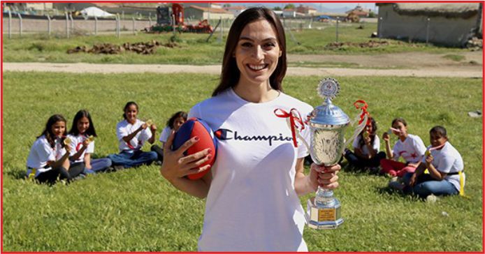 KÖY OKULUNDAKİ ÖĞRENCİLERİN HOKEY MERAKI