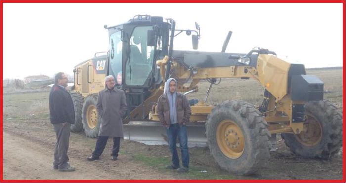 KÖY YOLLARINDAKİ KUMLAMA ÇALIŞMALARI DEVAM EDİYOR