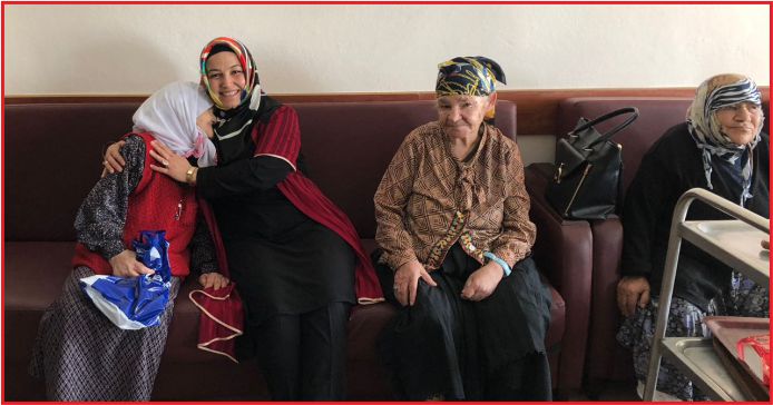 MHP’Lİ KADINLAR’DAN HUZUREVİ ZİYARETİ