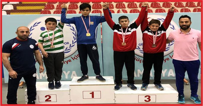 MİNDERİN MİNİK YILDIZI ABDULLAHİ’DEN ALTIN MADALYA