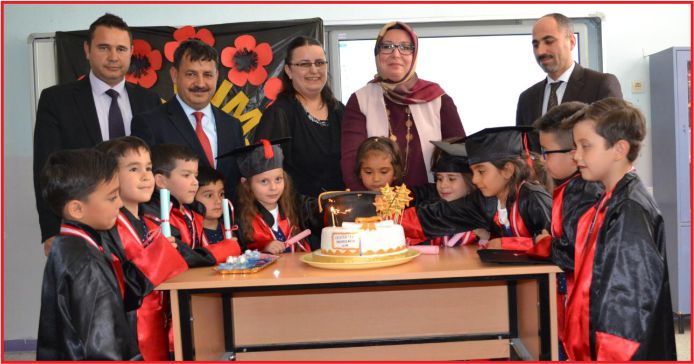 MİNİK ÖĞRENCİLERDEN SEVGİ DOLU PROGRAM