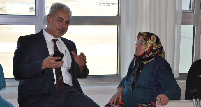 MÜDÜR KURŞUN YAŞLILARI UNUTMADI