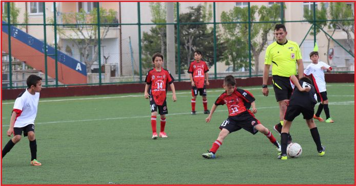 OKULLARARASI KÜÇÜKLER FUTBOL GRUP MÜSABAKALARI SONA ERDİ