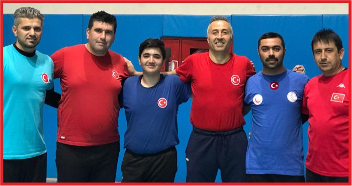 OTURARAK VOLEYBOL MİLLİ TAKIMINA KARAMANLI KAPTAN