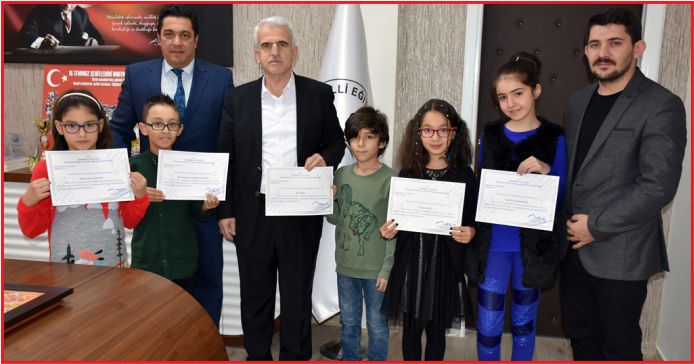 ÖZEL YETENEKLİ ÖĞRENCİLER BAŞARI BELGELERİNİ KUNTOĞLU’DAN ALDI