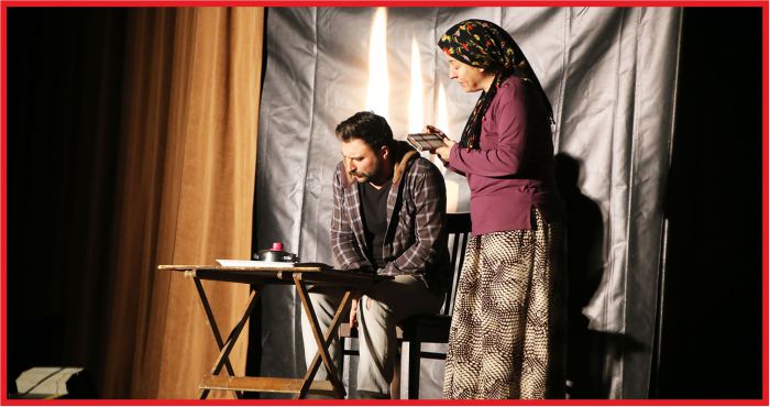 PEMBE ASLINDA SİYAHTIR TİYATRO OYUNU SAHNELENDİ