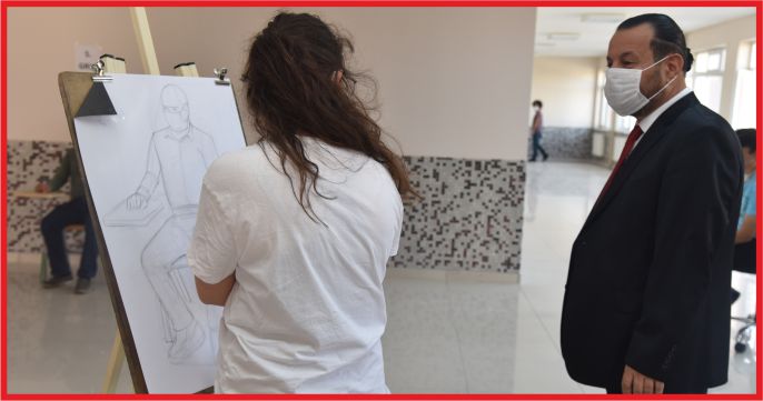 REKTÖR AKGÜL, ÖĞRENCİLERİN HEYECANINI PAYLAŞTI